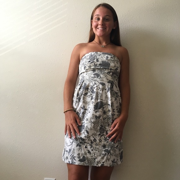 Black and white flower pattern sun dress - Picture 1 of 3